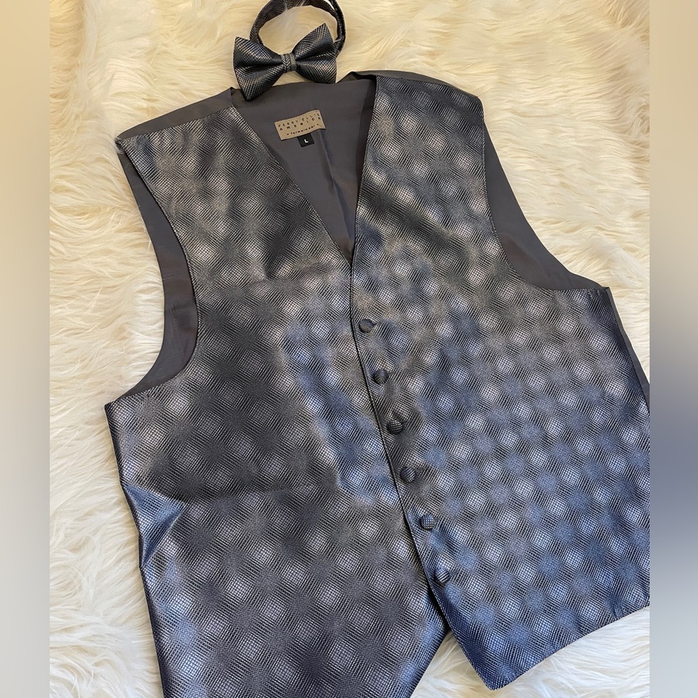 Perry Ellis Silver/Gray Matching Tuxedo Vest & Bow Tie